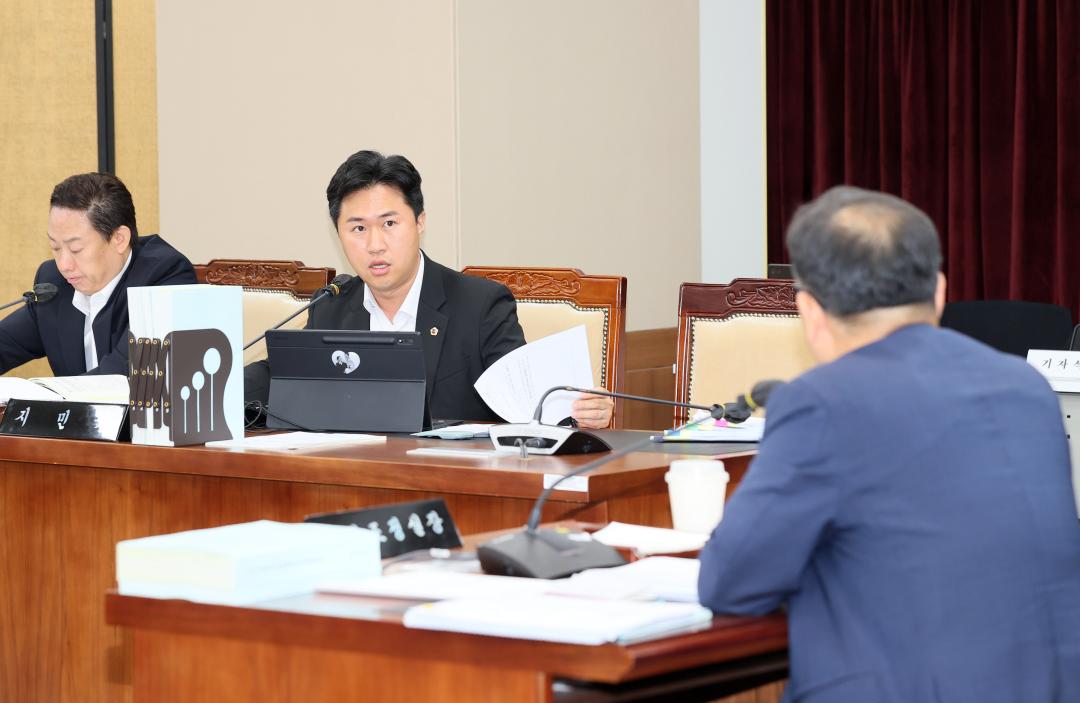 '제361회 임시회 제1차 기획경제위원회' 게시글의 사진(35) '2500903_제361회 임시회 제1차 기획경제위원회_31.JPG'