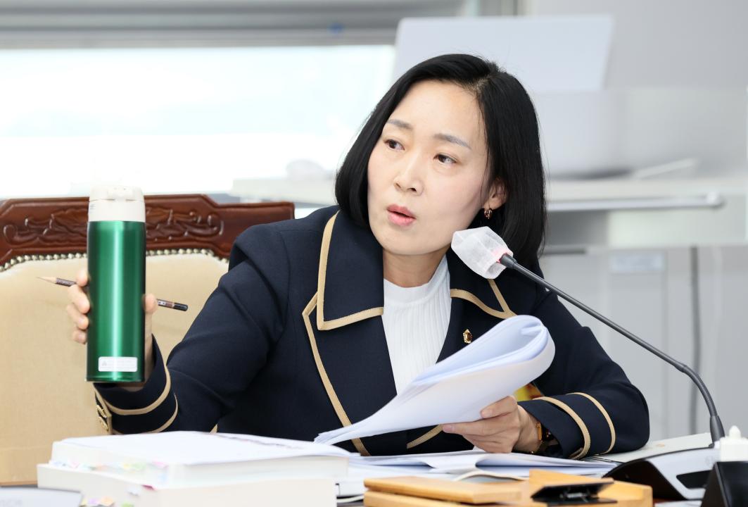 '제362회 정례회 행정사무감사 보건복지환경위원회' 게시글의 사진(29) '251114_제362회 정례회 행정사무감사 보건복지환경위원회_40.JPG'