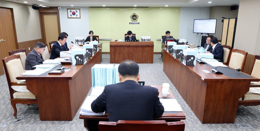 '제362회 정례회 제3차 기획경제위원회' 게시글의 사진(35) '1203_기획경제위원회04.jpg'