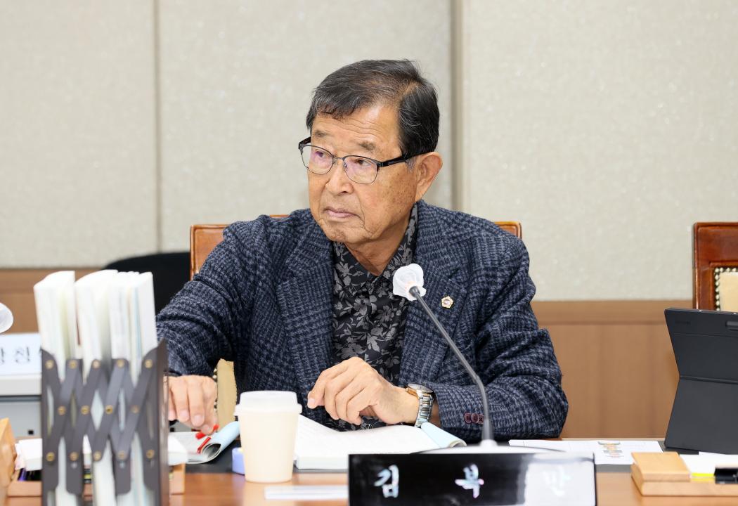 '제362회 정례회 행정사무감사 농수산해양위원회' 게시글의 사진(67) '251113_제362회 정례회 행정사무감사 농수산해양위원회_94.JPG'