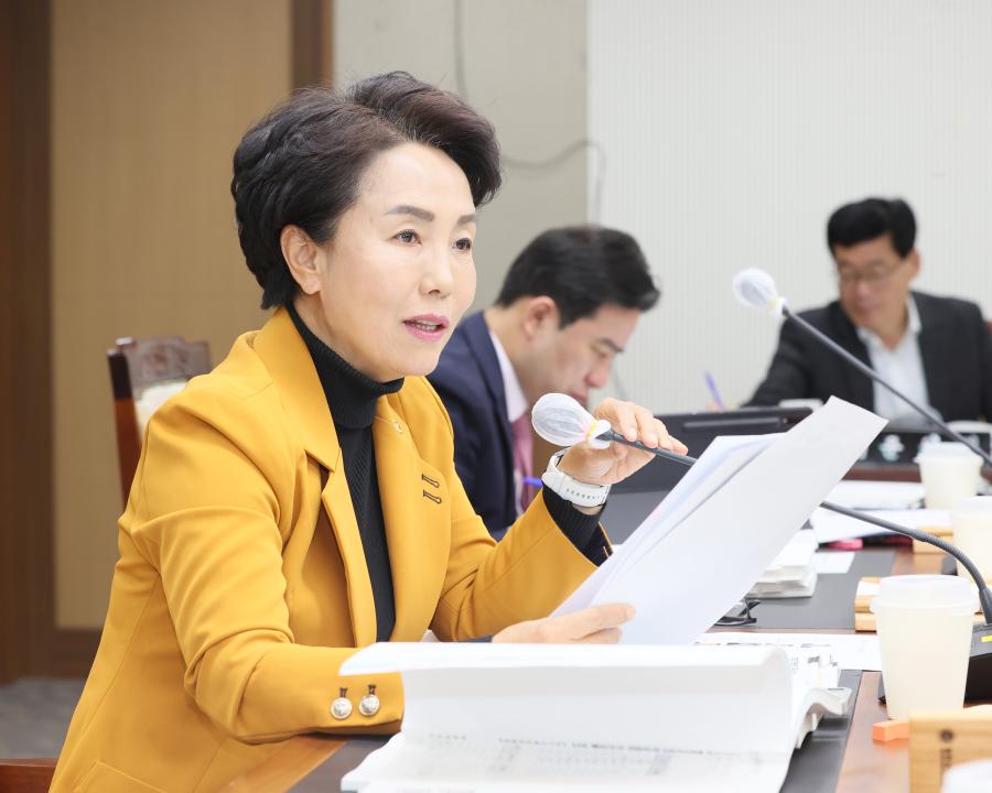 '제362회 정례회 행정사무감사 농수산해양위원회' 게시글의 사진(31) '251113_제362회 정례회 행정사무감사 농수산해양위원회_50.JPG'