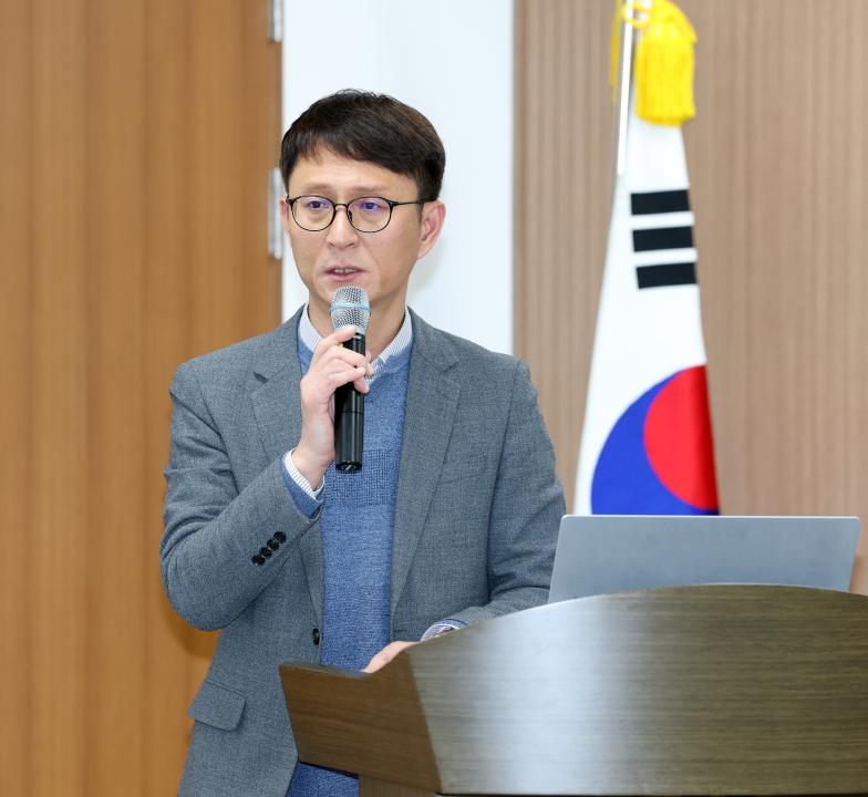 '충남 인성교육 활성화 연구모임 최종보고회(대표 방한일 의원)' 게시글의 사진(27) '1204_방한일 의원 연구모임31.jpg'