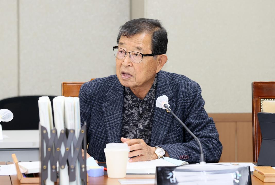 '제362회 정례회 행정사무감사 농수산해양위원회' 게시글의 사진(69) '251113_제362회 정례회 행정사무감사 농수산해양위원회_96.JPG'