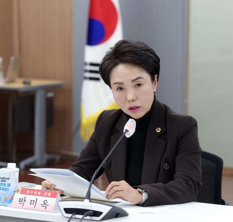 '농촌지역 공동체 활성화 정책 연구모임 최종보고회(대표 박미옥 의원)' 게시글의 사진(16) '1127_박미옥 의원 연구모임15.jpg'