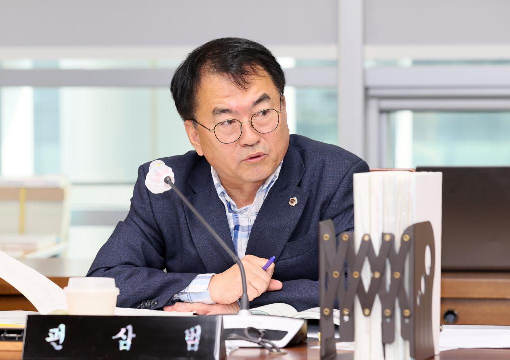 '제362회 정례회 행정사무감사 농수산해양위원회' 게시글의 사진(37) '251113_제362회 정례회 행정사무감사 농수산해양위원회_55.JPG'