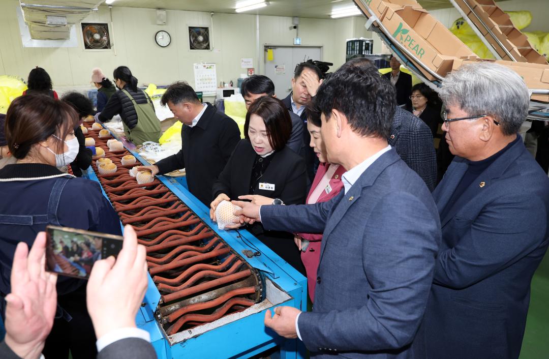 '제362회 정례회 농수산해양위원회 현장 방문' 게시글의 사진(102) '1114_농수산해양위원회 농협 현장방문22.jpg'