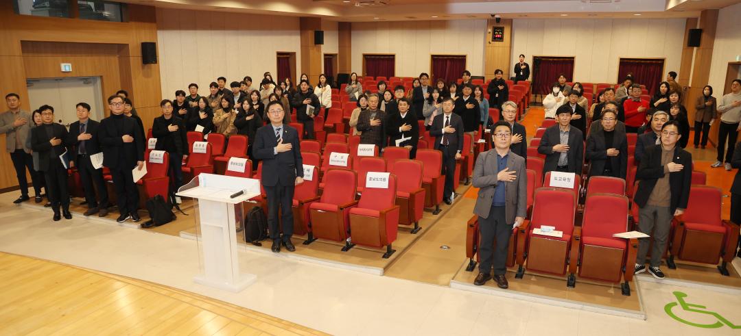 '김선태 의원 '천안시 거주밀집지역 교육환경 개선 방안 모색' 의정토론회' 게시글의 사진(4) '251203_김선태 의원 교육환경 개선 의정토론회_04.JPG'