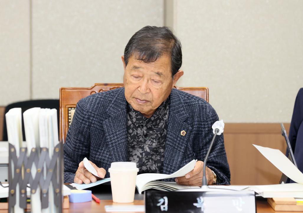 '제362회 정례회 행정사무감사 농수산해양위원회' 게시글의 사진(73) '251113_제362회 정례회 행정사무감사 농수산해양위원회_100.JPG'