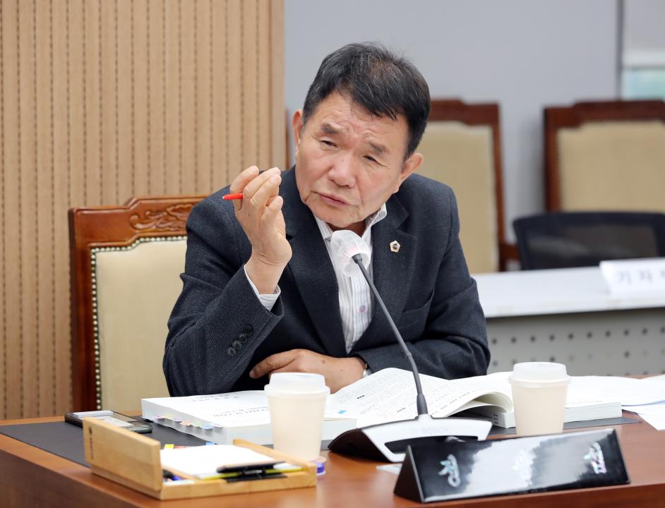 '제362회 정례회 행정사무감사 보건복지환경위원회' 게시글의 사진(27) '1117_제362회 정례회 행정사무감사 보건복지환경위원회_25.jpg'