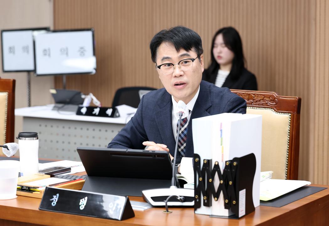 '제357회 임시회 제2차 보건복지환경위원회' 게시글의 사진(69) '0206_보건복지환경위원회78.jpg'