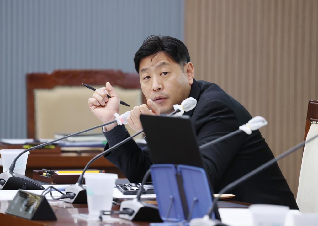 '재단법인 충남연구원 원장 후보자 인사청문특별위원회' 게시글의 사진(17) '250224_충남연구원장 후보자 인사청문특별위원회 (12).JPG'