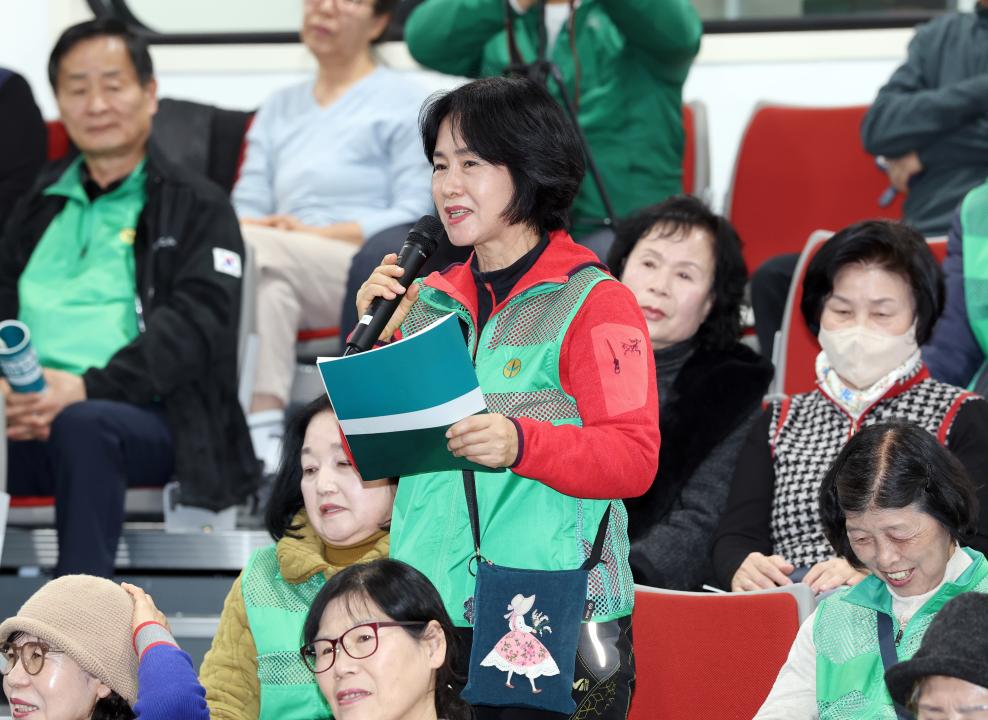 '공주시 새마을운동 사례로 본 마을공동체운동 확산 전략 마련 의정토론회(좌장 박기영 의원)' 게시글의 사진(65) '0204_공주시 새마을운동 사례로 본 마을공동체운동 확산 의정토론회69.jpg'