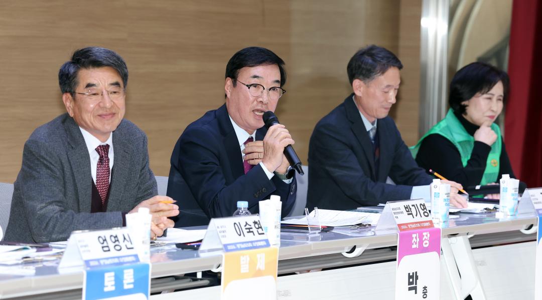 '공주시 새마을운동 사례로 본 마을공동체운동 확산 전략 마련 의정토론회(좌장 박기영 의원)' 게시글의 사진(42) '0204_공주시 새마을운동 사례로 본 마을공동체운동 확산 의정토론회43.jpg'