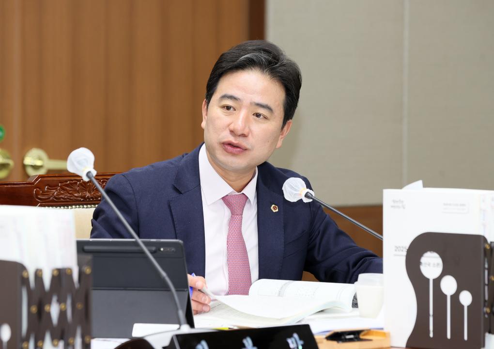 '제362회 정례회 행정사무감사 농수산해양위원회' 게시글의 사진(45) '251113_제362회 정례회 행정사무감사 농수산해양위원회_72.JPG'