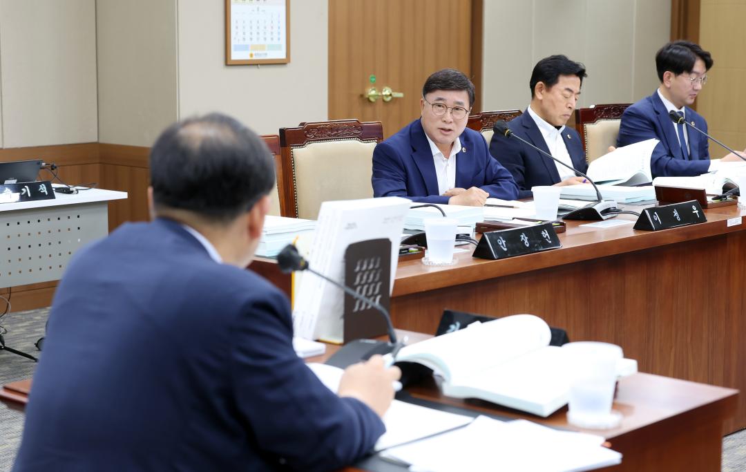 '제360회 임시회 제1차 기획경제위원회' 게시글의 사진(41) '0716_기경위36.jpg'