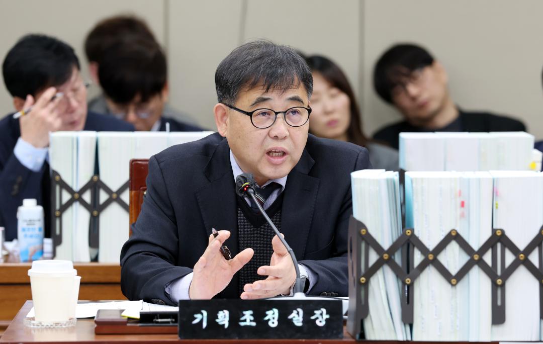 '제362회 정례회 제3차 기획경제위원회' 게시글의 사진(32) '1203_기획경제위원회 강성기 기획조정실장01.jpg'