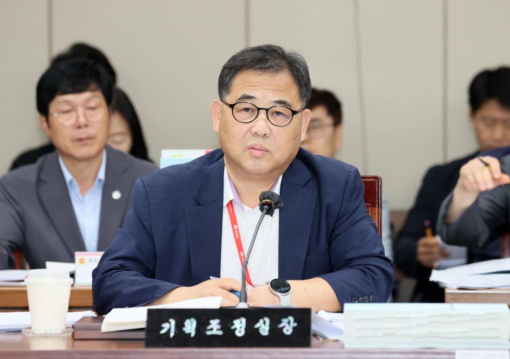 '제361회 임시회 제1차 기획경제위원회' 게시글의 사진(63) '2500903_제361회 임시회 제1차 기획경제위원회_67.JPG'