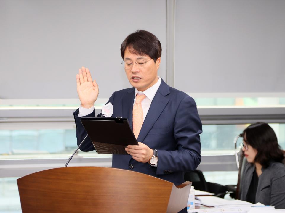 '제362회 정례회 행정사무감사 농수산해양위원회' 게시글의 사진(8) '251113_제362회 정례회 행정사무감사 농수산해양위원회_13.JPG'