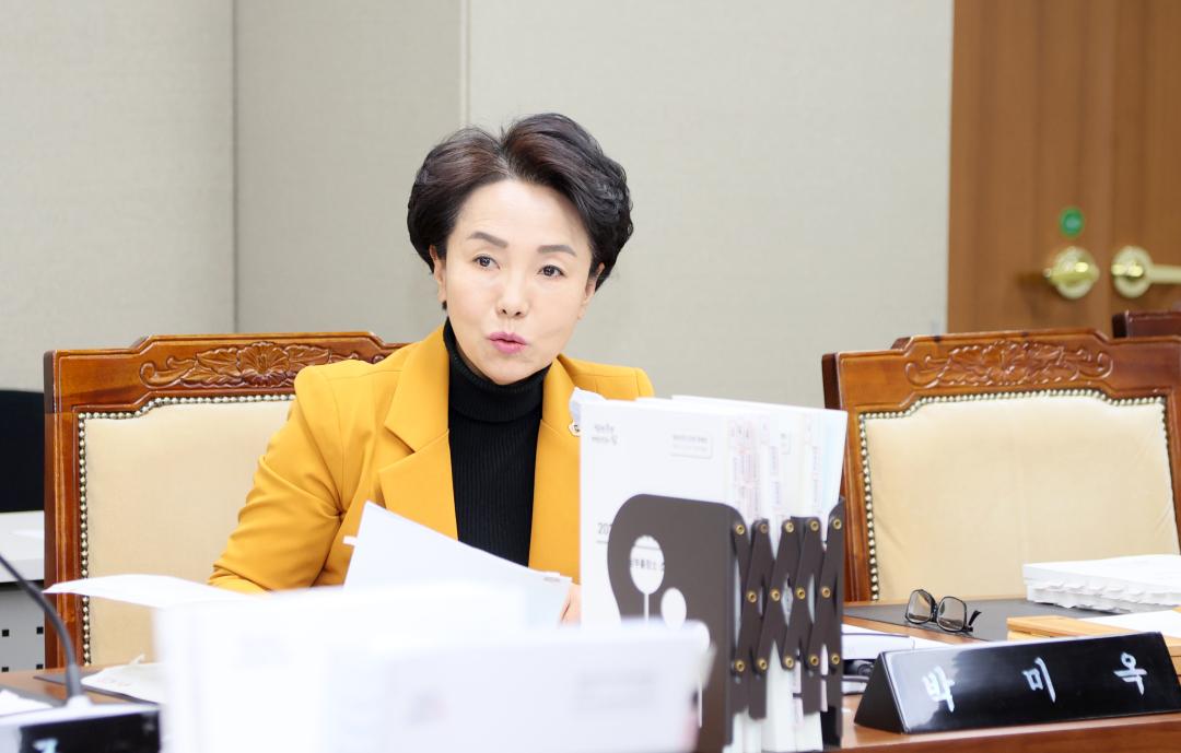 '제362회 정례회 행정사무감사 농수산해양위원회' 게시글의 사진(27) '251113_제362회 정례회 행정사무감사 농수산해양위원회_40.JPG'