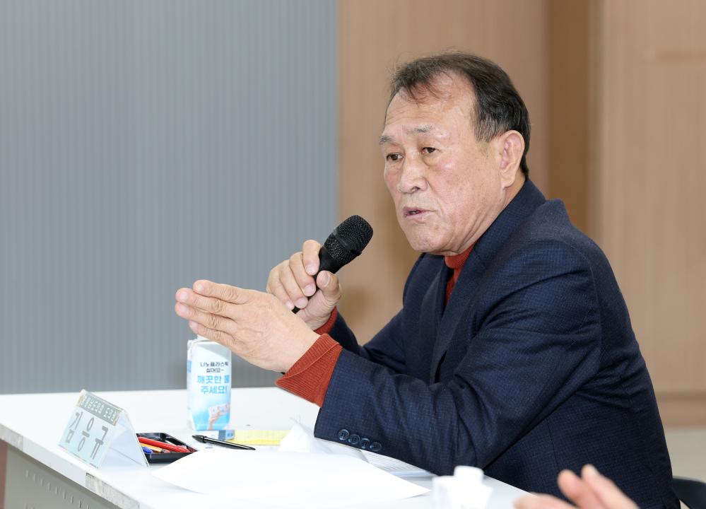 '충남 인성교육 활성화 연구모임 최종보고회(대표 방한일 의원)' 게시글의 사진(34) '1204_방한일 의원 연구모임38.jpg'