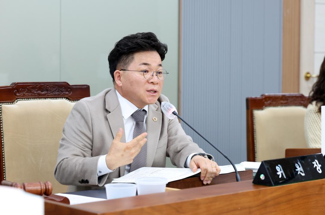 '제357회 임시회 제2차 보건복지환경위원회' 게시글의 사진(10) '0206_보건복지환경위원회16.jpg'