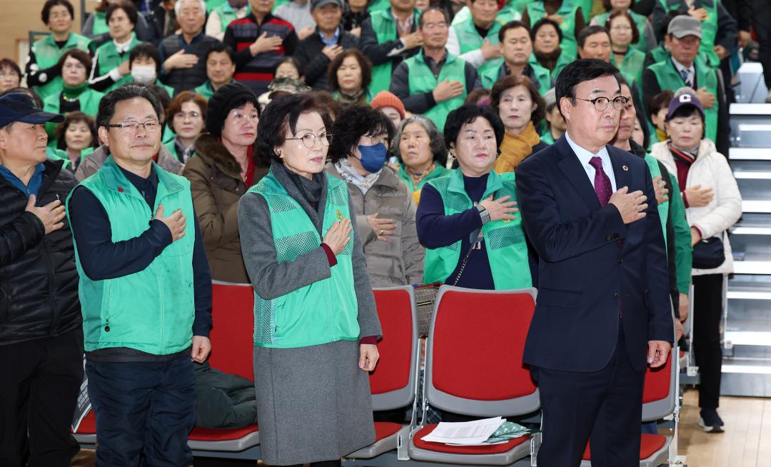 '공주시 새마을운동 사례로 본 마을공동체운동 확산 전략 마련 의정토론회(좌장 박기영 의원)' 게시글의 사진(5) '0204_공주시 새마을운동 사례로 본 마을공동체운동 확산 의정토론회05.jpg'