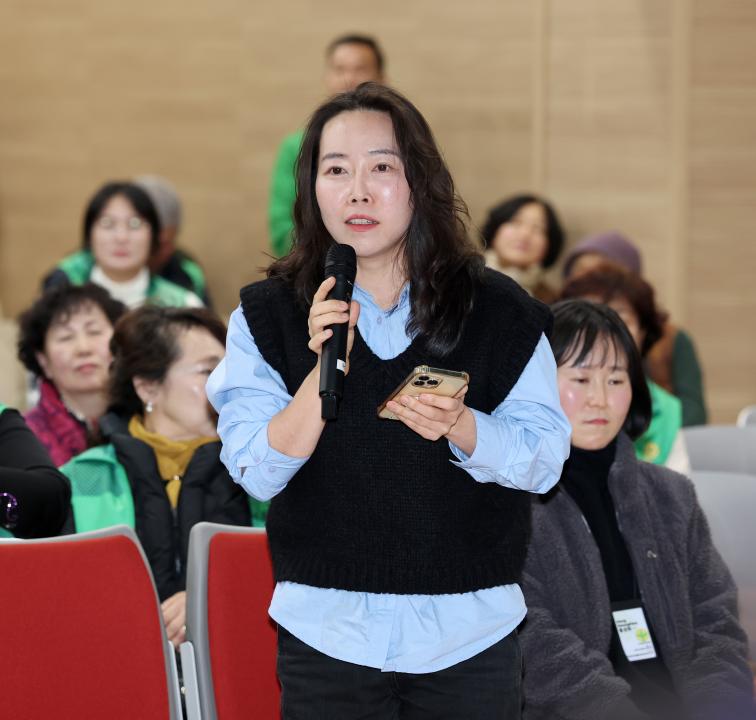 '공주시 새마을운동 사례로 본 마을공동체운동 확산 전략 마련 의정토론회(좌장 박기영 의원)' 게시글의 사진(69) '0204_공주시 새마을운동 사례로 본 마을공동체운동 확산 의정토론회73.jpg'