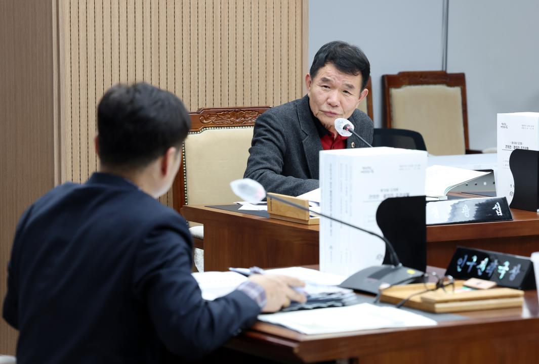 '제357회 임시회 제2차 보건복지환경위원회' 게시글의 사진(31) '0206_보건복지환경위원회89.jpg'