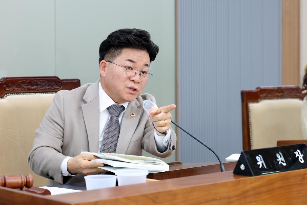 '제357회 임시회 제2차 보건복지환경위원회' 게시글의 사진(8) '0206_보건복지환경위원회14.jpg'