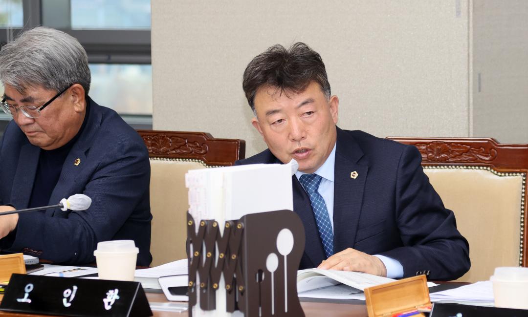 '제362회 정례회 행정사무감사 농수산해양위원회' 게시글의 사진(55) '251113_제362회 정례회 행정사무감사 농수산해양위원회_82.JPG'