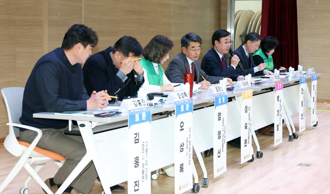 '공주시 새마을운동 사례로 본 마을공동체운동 확산 전략 마련 의정토론회(좌장 박기영 의원)' 게시글의 사진(38) '0204_공주시 새마을운동 사례로 본 마을공동체운동 확산 의정토론회39.jpg'