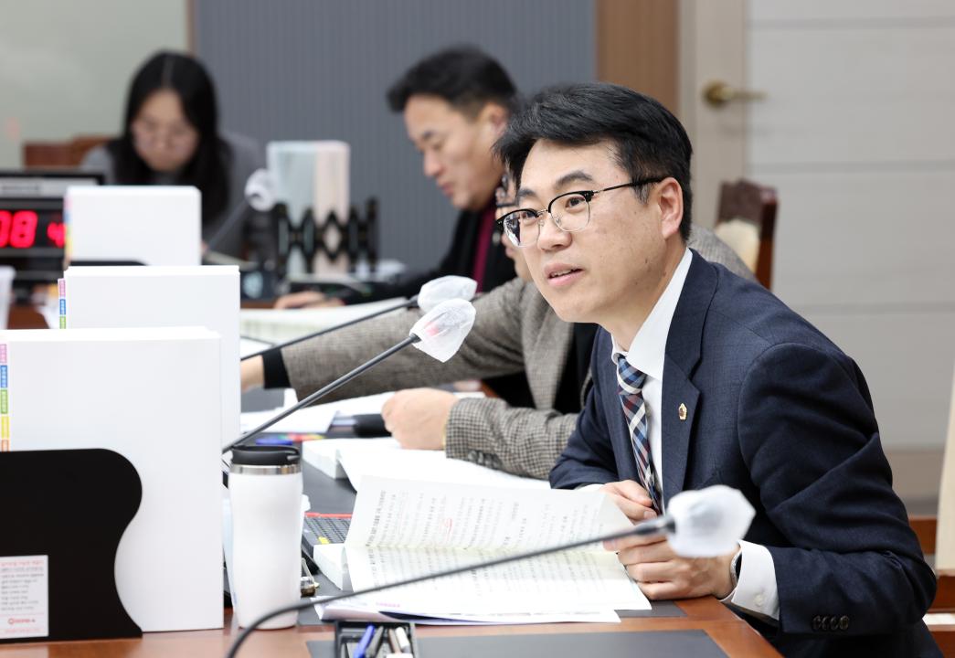 '제357회 임시회 제2차 보건복지환경위원회' 게시글의 사진(76) '0206_보건복지환경위원회86.jpg'