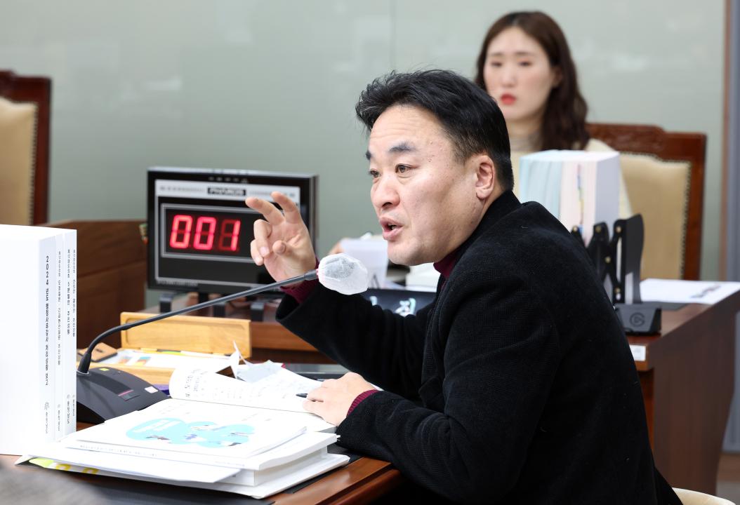 '제357회 임시회 제2차 보건복지환경위원회' 게시글의 사진(45) '0206_보건복지환경위원회55.jpg'