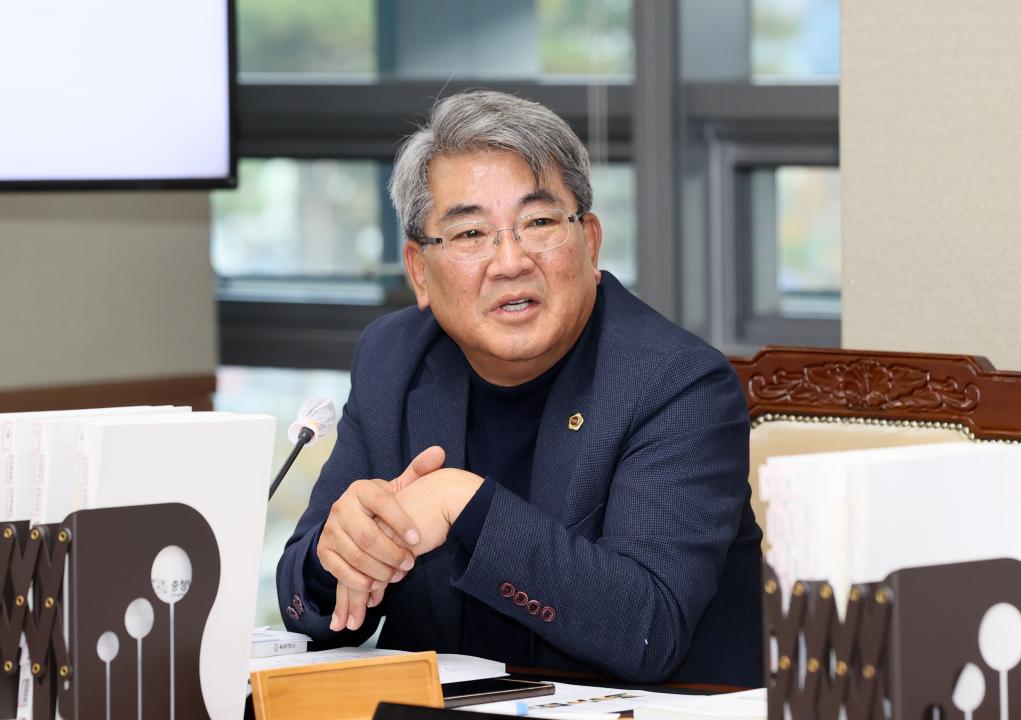 '제362회 정례회 행정사무감사 농수산해양위원회' 게시글의 사진(65) '251113_제362회 정례회 행정사무감사 농수산해양위원회_92.JPG'