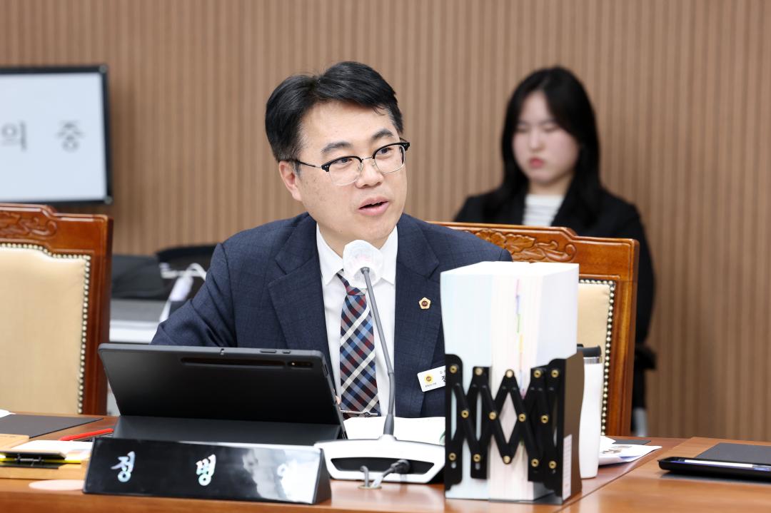 '제357회 임시회 제2차 보건복지환경위원회' 게시글의 사진(78) '0206_보건복지환경위원회88.jpg'