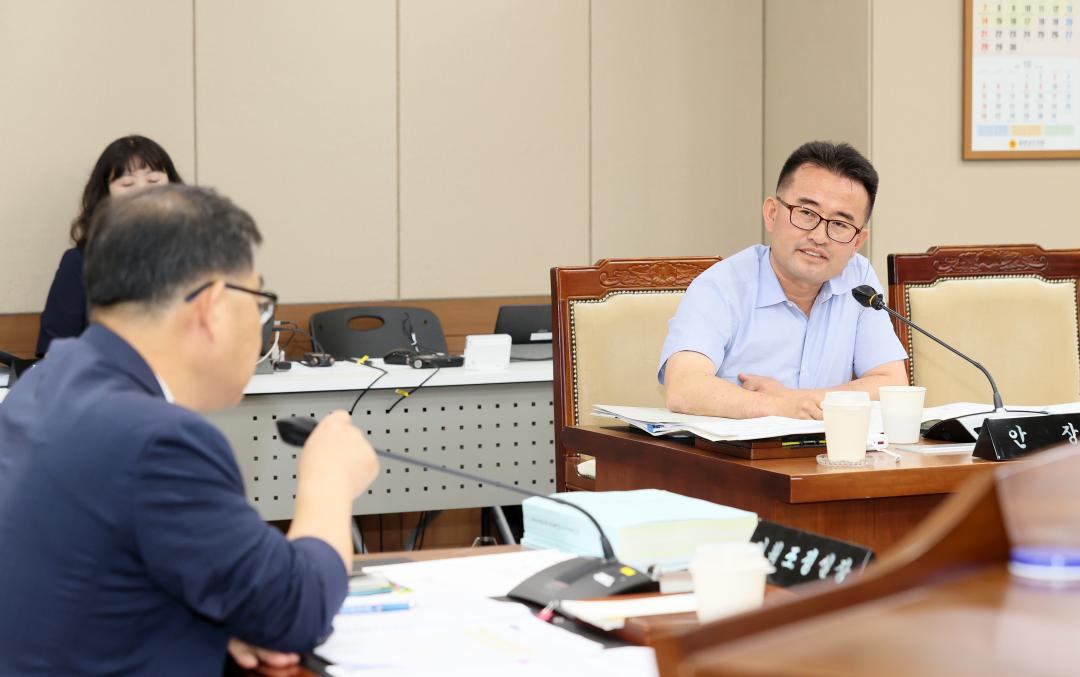 '제361회 임시회 제1차 기획경제위원회' 게시글의 사진(45) '2500903_제361회 임시회 제1차 기획경제위원회_41.JPG'