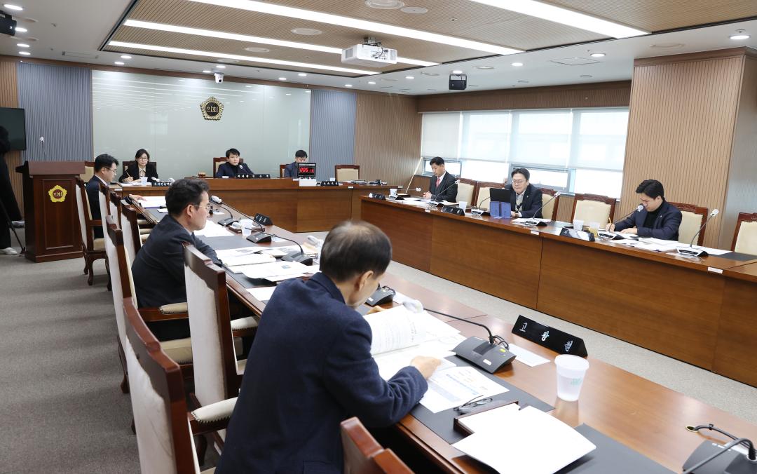 '재단법인 충남연구원 원장 후보자 인사청문특별위원회' 게시글의 사진(5) '250224_충남연구원장 후보자 인사청문특별위원회 (10).JPG'