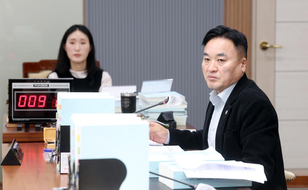 '제362회 정례회 제3차 보건복지환경위원회' 게시글의 사진(27) '1128_보건복지환경위원회32.jpg'