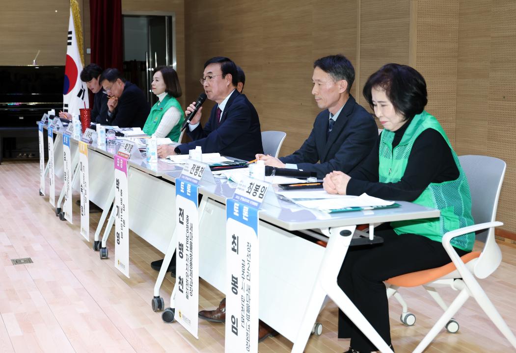 '공주시 새마을운동 사례로 본 마을공동체운동 확산 전략 마련 의정토론회(좌장 박기영 의원)' 게시글의 사진(39) '0204_공주시 새마을운동 사례로 본 마을공동체운동 확산 의정토론회40.jpg'