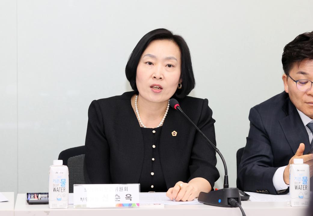 '보건복지환경위원회 충남 폭력피해자 보호 지원시설 통합상담소 구축 관련 정책간담회' 게시글의 사진(16) '250414_보복환위 통합상담 구축 정책간담회_39.JPG'