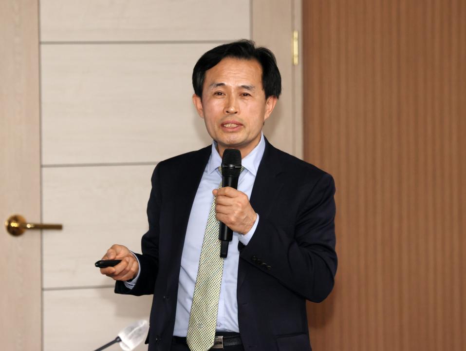 '김민수 의원 충남 폐기물처리시설의 사회적 책임 강화 방안 모색 연구모임' 게시글의 사진(19) '250320_김민수 의원 폐기물처리설 사회적 책임 강화 연구모임_22.JPG'