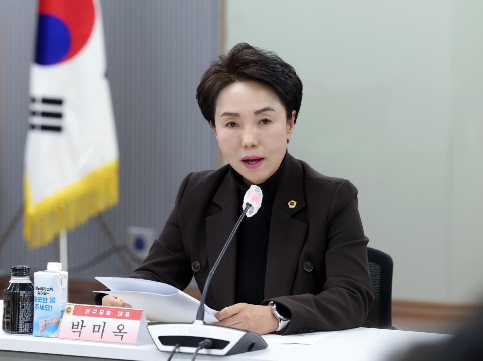 '농촌지역 공동체 활성화 정책 연구모임 최종보고회(대표 박미옥 의원)' 게시글의 사진(14) '1127_박미옥 의원 연구모임14.jpg'