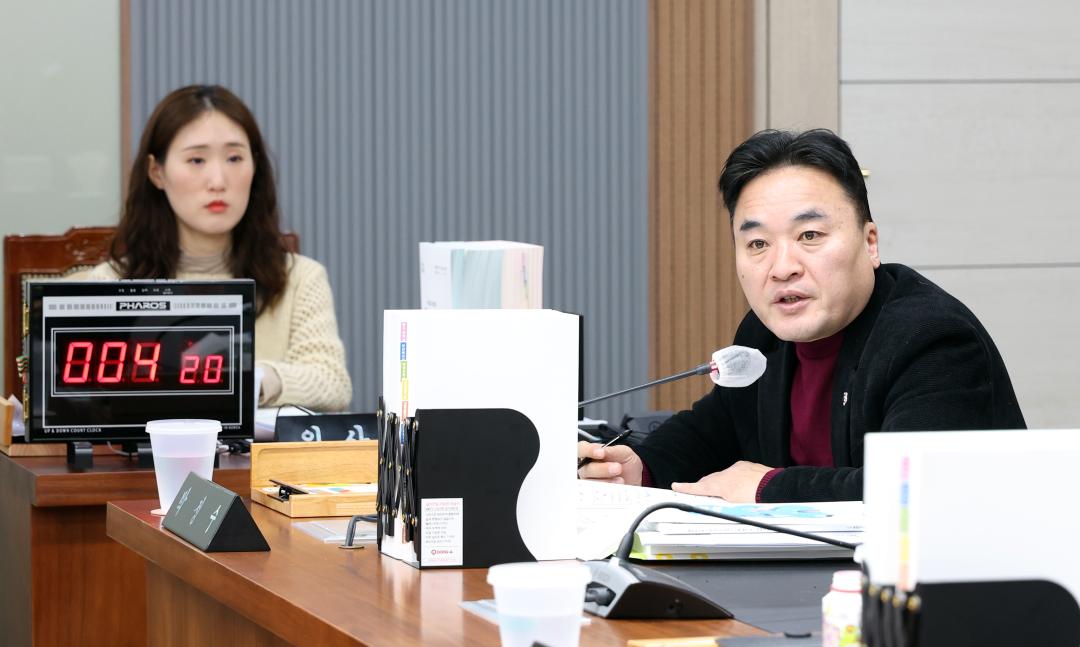 '제357회 임시회 제2차 보건복지환경위원회' 게시글의 사진(43) '0206_보건복지환경위원회53.jpg'