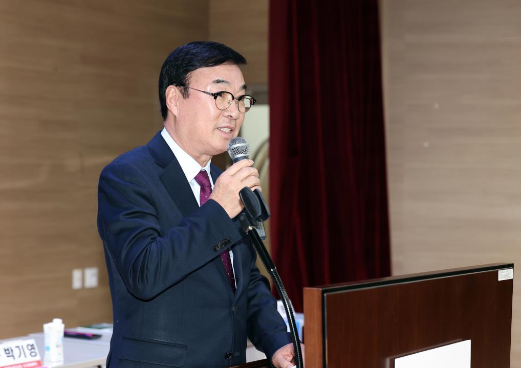 '공주시 새마을운동 사례로 본 마을공동체운동 확산 전략 마련 의정토론회(좌장 박기영 의원)' 게시글의 사진(17) '0204_공주시 새마을운동 사례로 본 마을공동체운동 확산 의정토론회18.jpg'