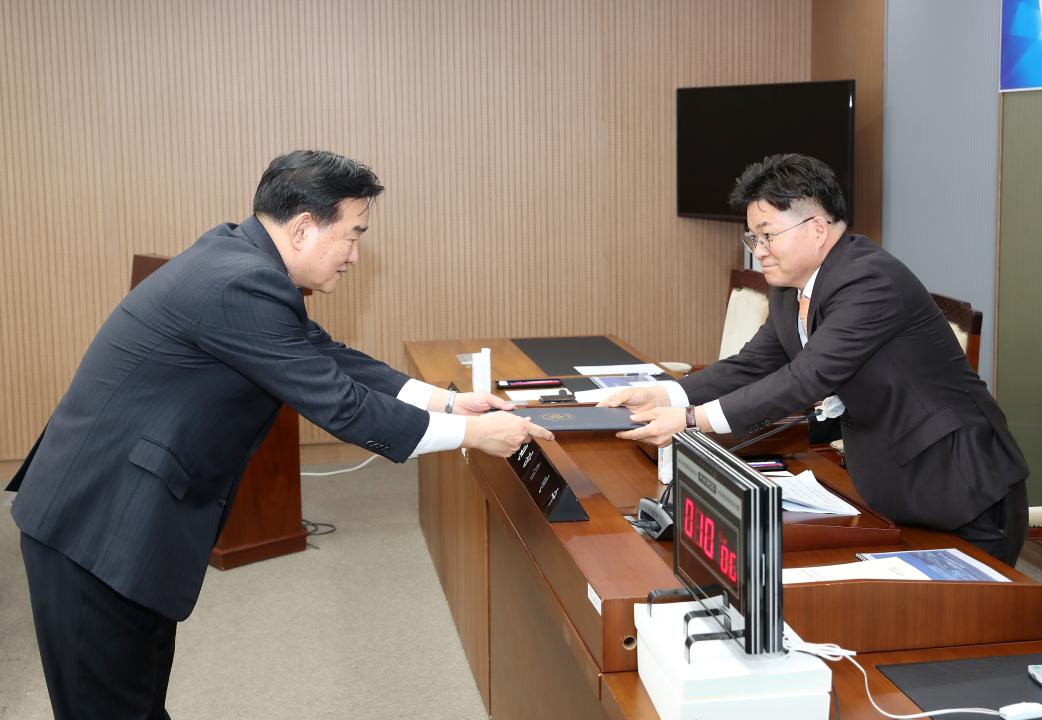 '충청남도 공주의료원 원장 후보자 인사청문회' 게시글의 사진(43) '250214_공주의료원장 후보자 인사청문회_61.JPG'