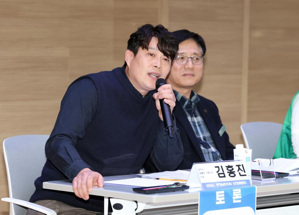 '공주시 새마을운동 사례로 본 마을공동체운동 확산 전략 마련 의정토론회(좌장 박기영 의원)' 게시글의 사진(55) '0204_공주시 새마을운동 사례로 본 마을공동체운동 확산 의정토론회56.jpg'