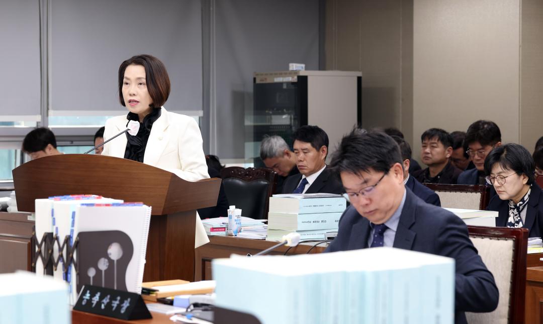 '제362회 정례회 제2차 농수산해양위원회' 게시글의 사진(24) '1202_이연희 위원장24.jpg'