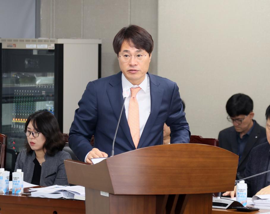 '제362회 정례회 행정사무감사 농수산해양위원회' 게시글의 사진(74) '251113_제362회 정례회 행정사무감사 농수산해양위원회_101.JPG'