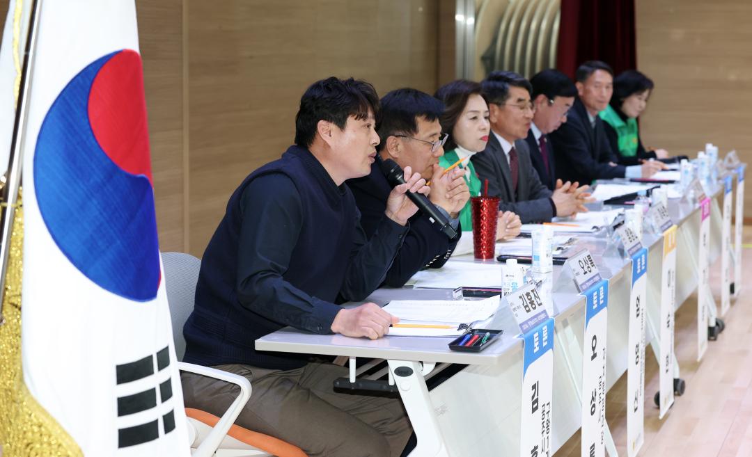 '공주시 새마을운동 사례로 본 마을공동체운동 확산 전략 마련 의정토론회(좌장 박기영 의원)' 게시글의 사진(54) '0204_공주시 새마을운동 사례로 본 마을공동체운동 확산 의정토론회55.jpg'