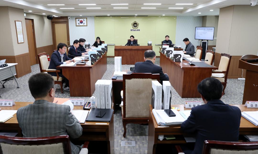 '기경위, 충남도 재정건전성 확보 및 정책 체감도 제고 강조' 게시글의 사진(2) '250206_제357회 임시회 제2차 기획경제위원회 (1).jpg'